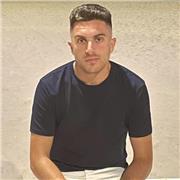 Maestro de Educación Primaria. Me considero un profesor que busca inspirar, motivar y transmitir conocimientos de manera clara.